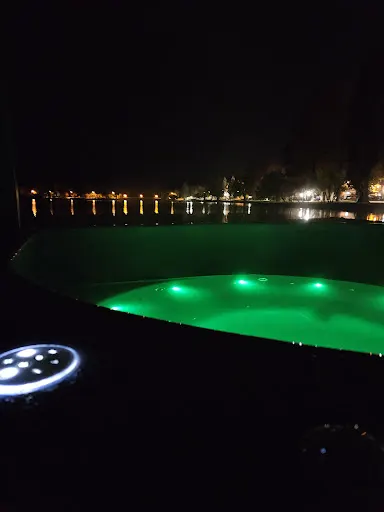 #SocialSauna - pływająca sauna i balia / jacuzzi na jeziorze Ełckim